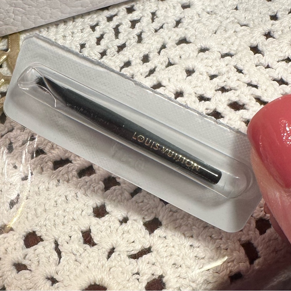 3/$25 Louis Vuitton tiny lip brush
